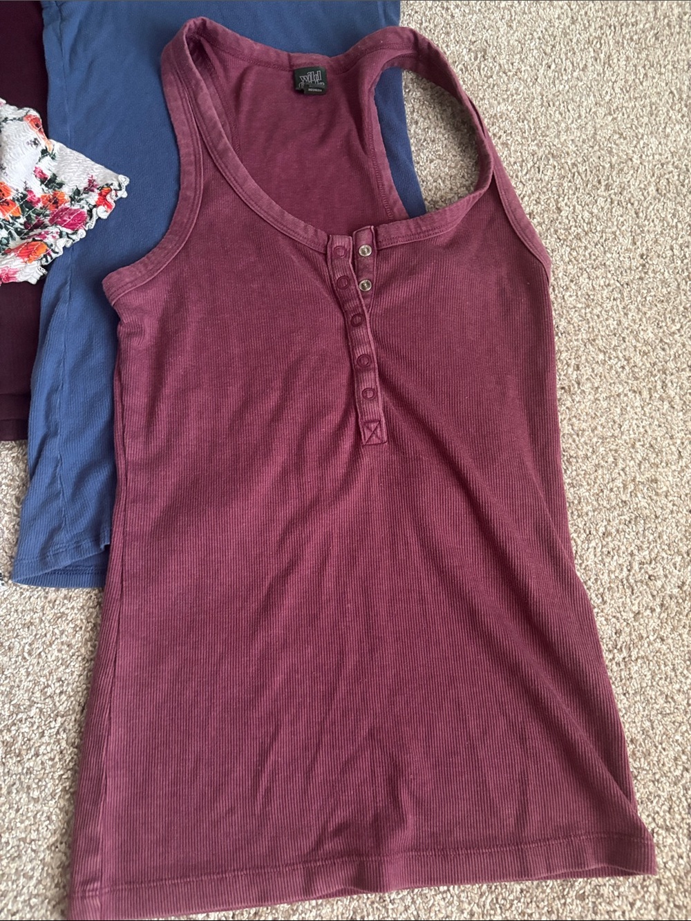 Assorted Women's Tank Tops - Mixed Colors - Picture 3 of 10